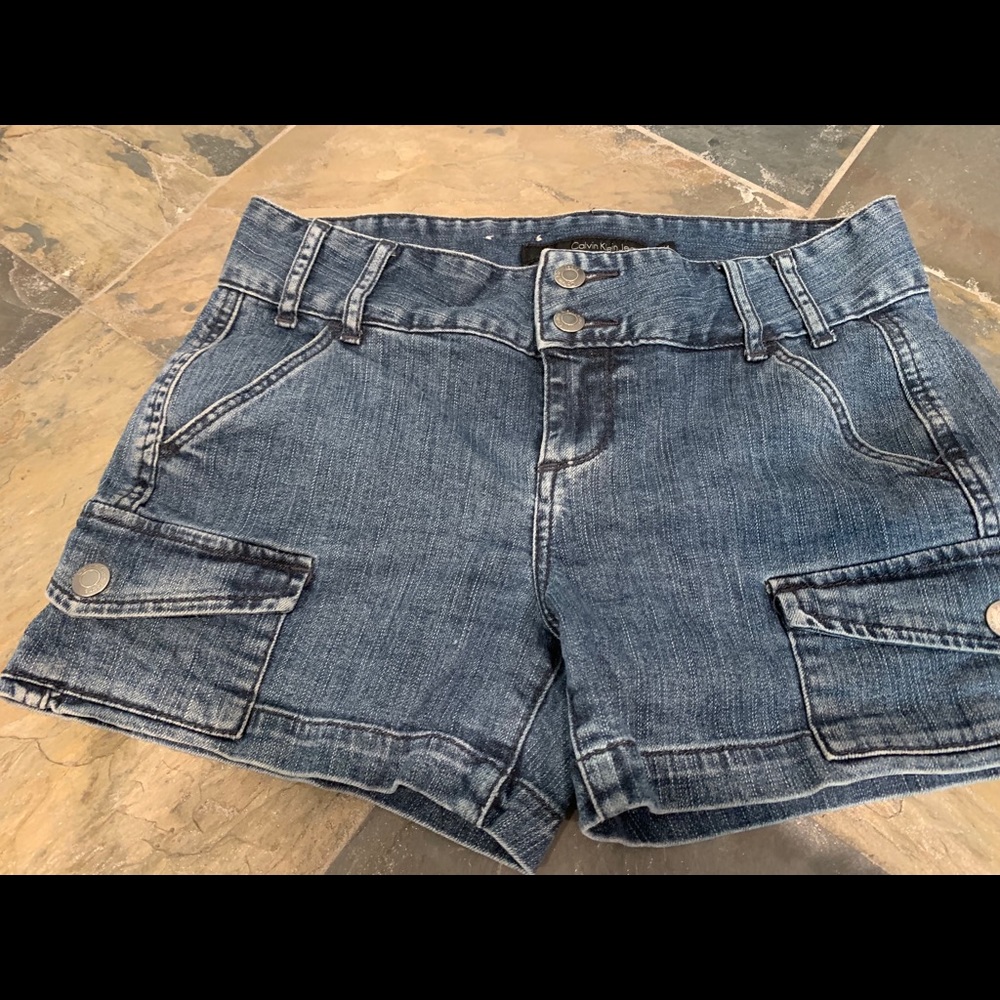 5 for $25  Calvin Klein Jeans short size 4